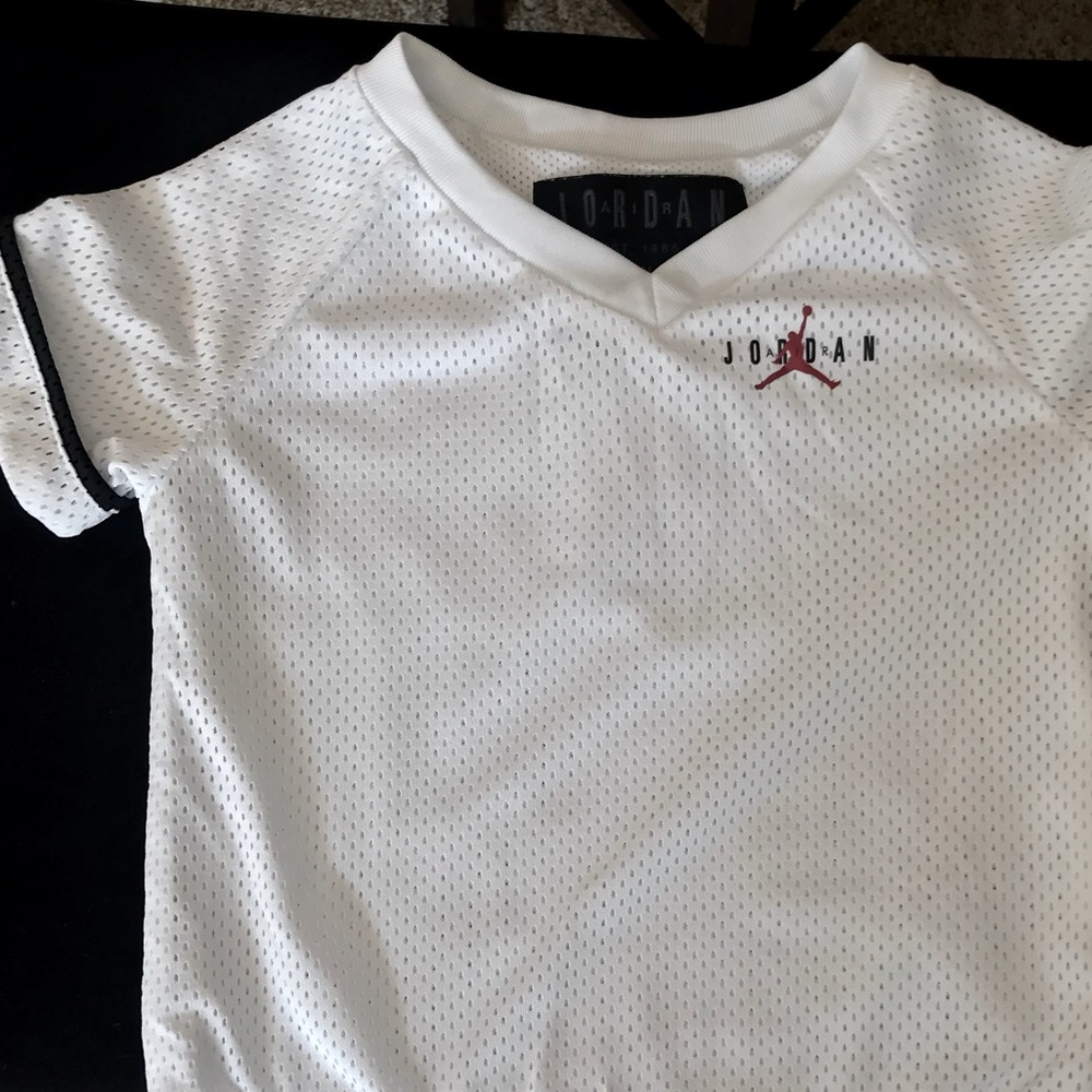 Boys Jordan Shorts/top set (jersey material) - 12 mos. Excellent condition.